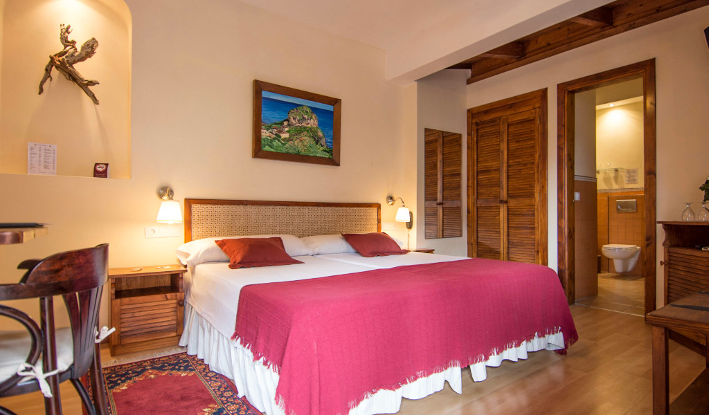 Camera da letto con letto matrimoniale e bagno privato a Tenerife.