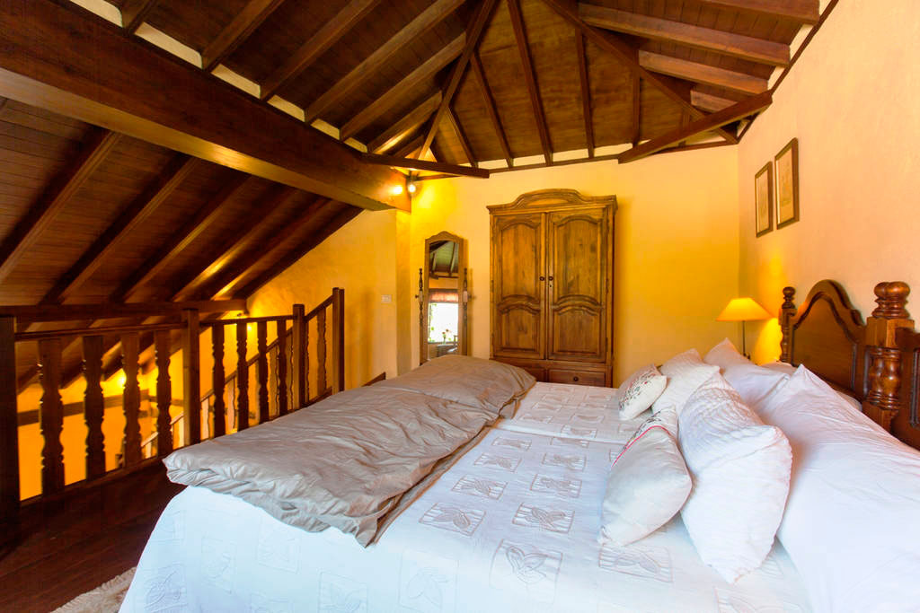 Camera da letto con tetto in legno a La Orotava, Tenerife.