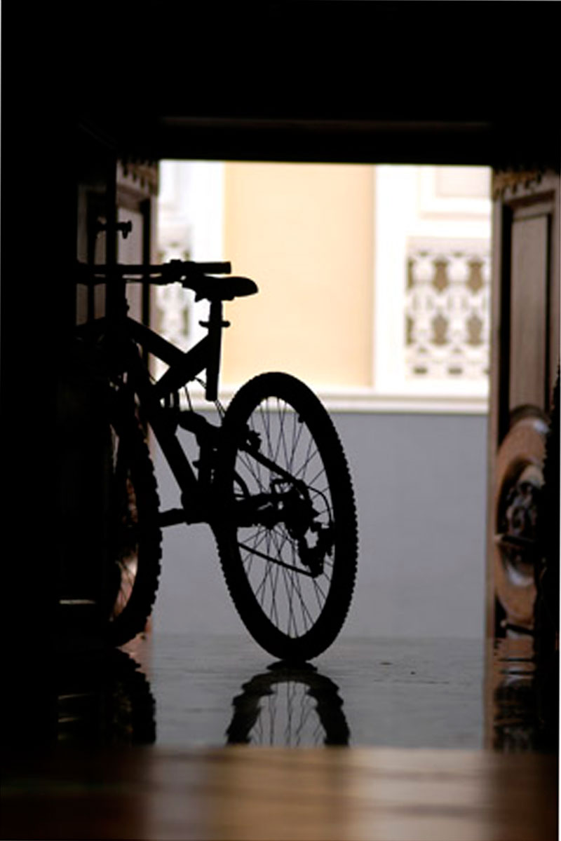 Bicicletta nel corridoio di una casa a Tenerife.