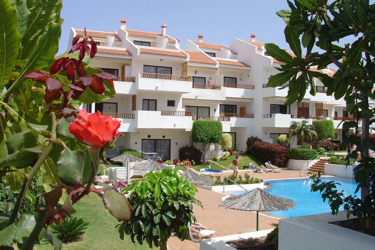 Condominio con piscina e giardino a Los Cristianos, Tenerife.