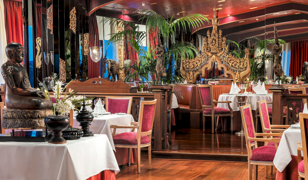 Ristorante elegante con decorazioni asiatiche a Costa Adeje, Tenerife.