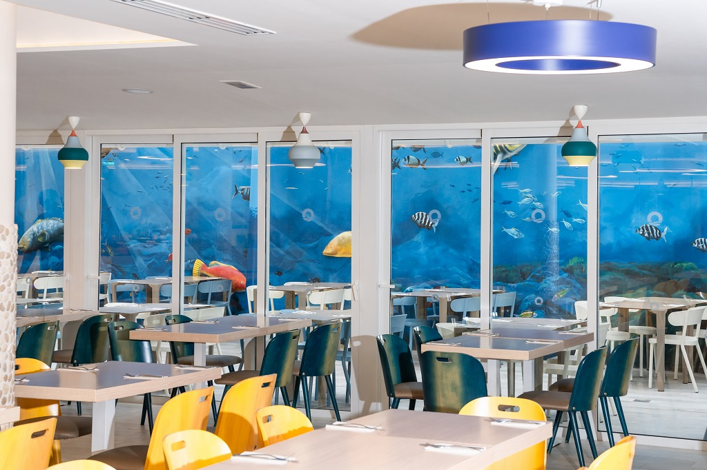 Sala da pranzo con decorazioni marine a Tenerife.