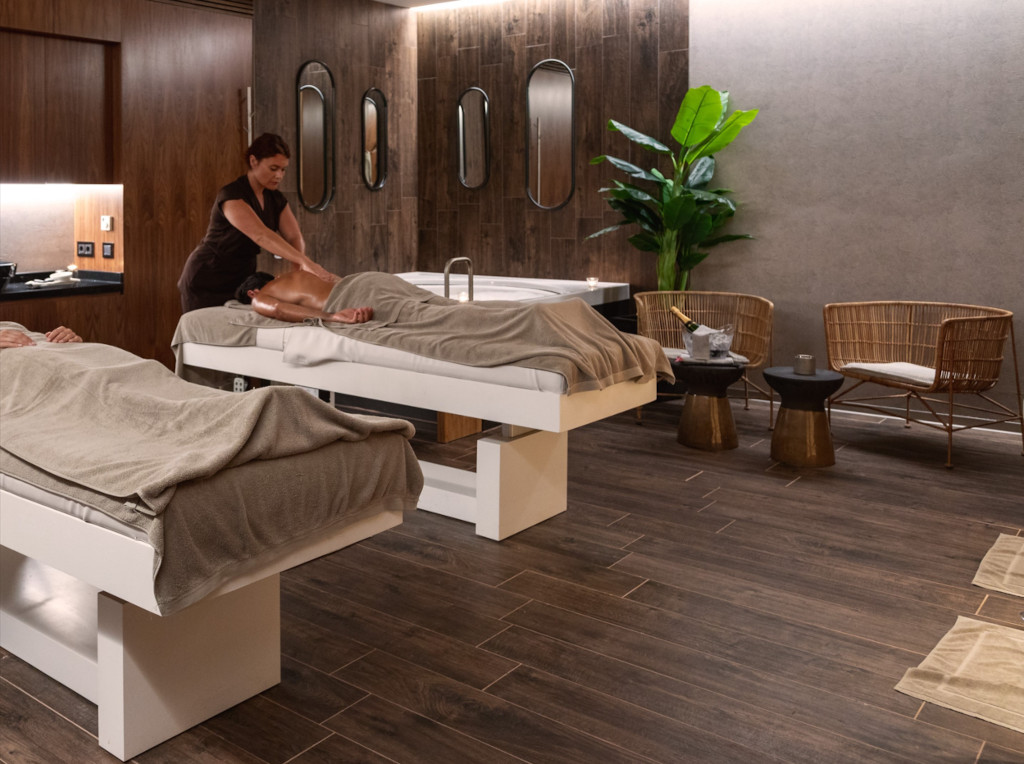 Massaggio spa con tavoli e arredamento moderno a Tenerife.