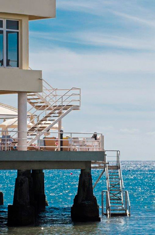 Scala e piattaforma sul mare a Santa Cruz de Tenerife.