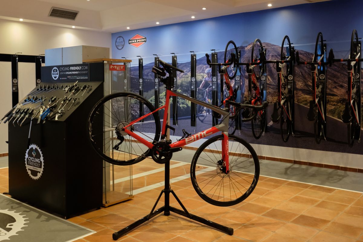Bicicletta BMC esposta in negozio Bike Point Tenerife.