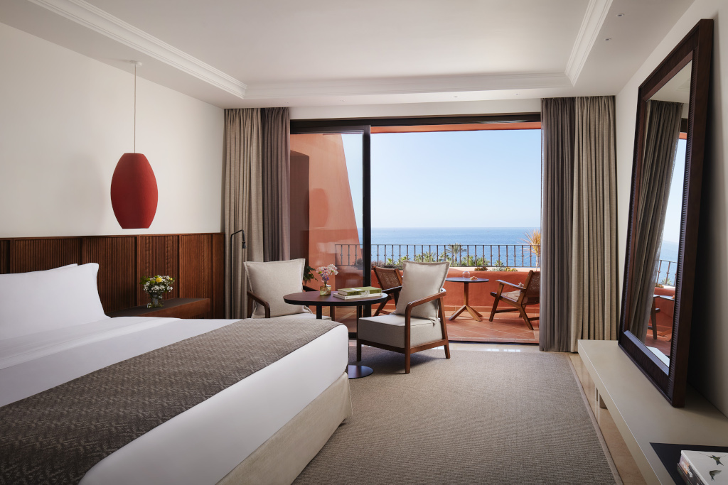 Camera con letto matrimoniale e vista mare a Tenerife.