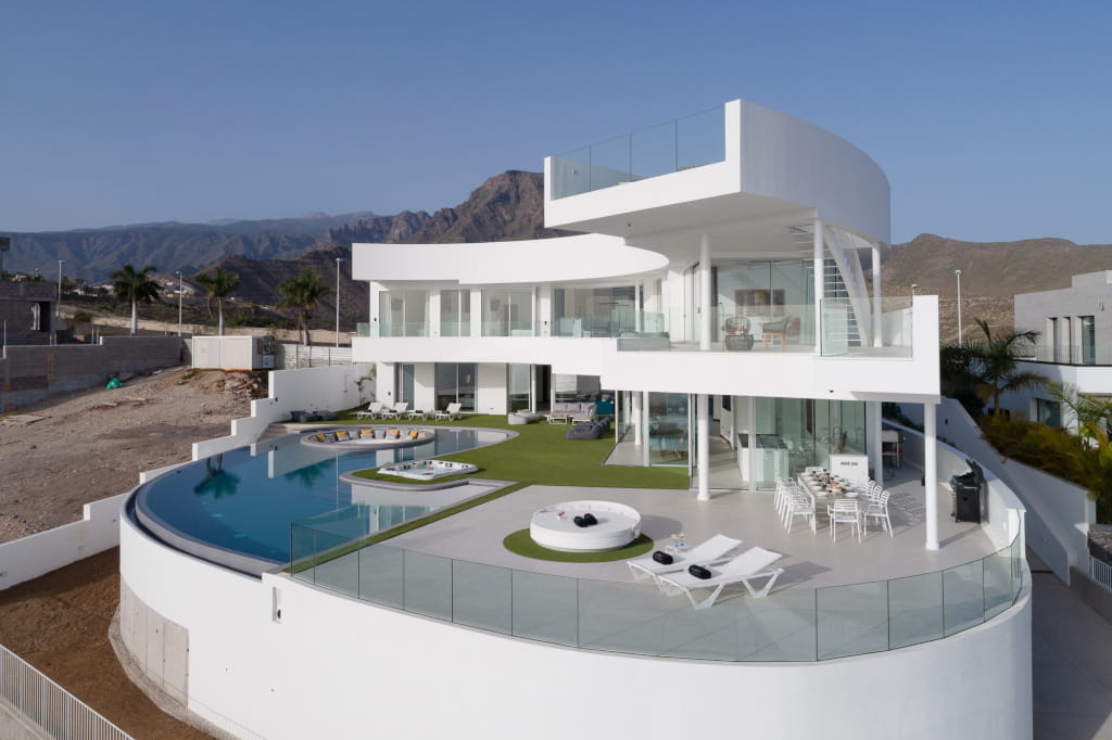 Villa moderna con piscina e terrazza a Adeje, Tenerife.