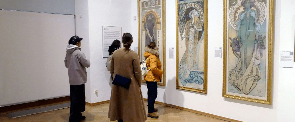 Mostra: Un loro, tres bares y dientes de oro  — “Un pappagallo, tre barre e denti d'oro”