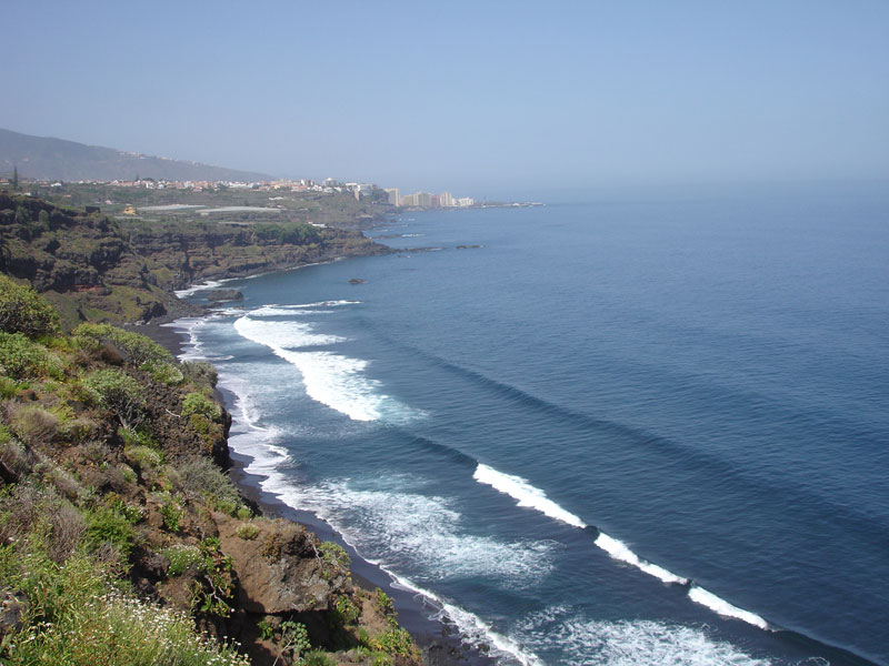 Costa rocciosa e mare a Puerto de la Cruz, Tenerife.