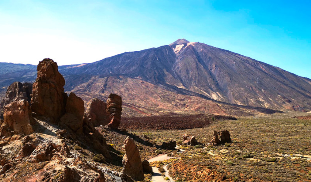Monte del Teide e formazioni rocciose nel Parco Nazionale del Teide, Tenerife.