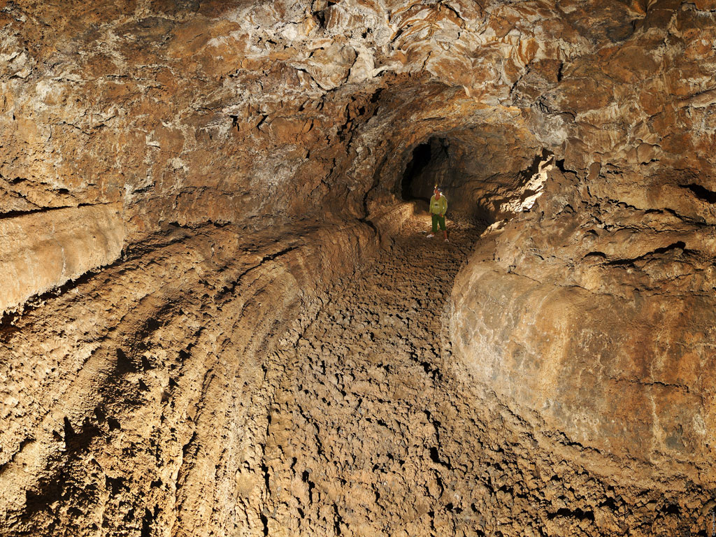 Tunnel di lava nel Parco Nazionale del Teide, Tenerife.