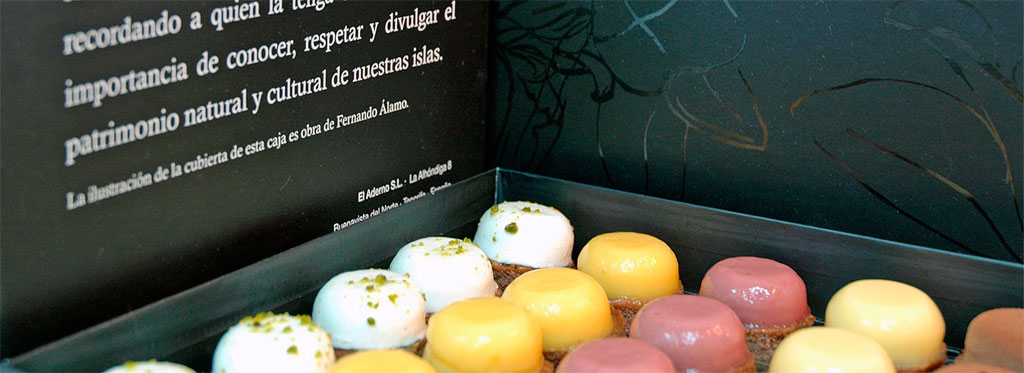 Dolci colorati in una scatola con testo sull'importanza del patrimonio naturale e culturale.