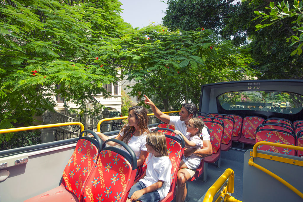02-ocio-familia-bus-turistico-santa-cruz.jpg