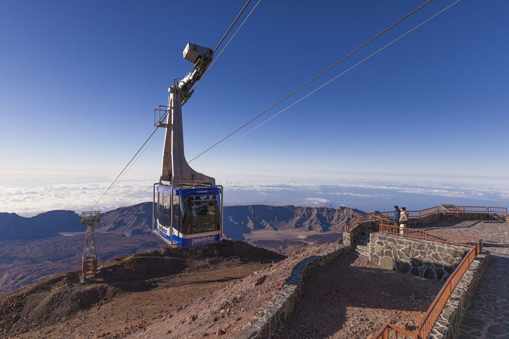 La funivia del Teide a Tenerife domina paesaggi vulcanici e punti panoramici.