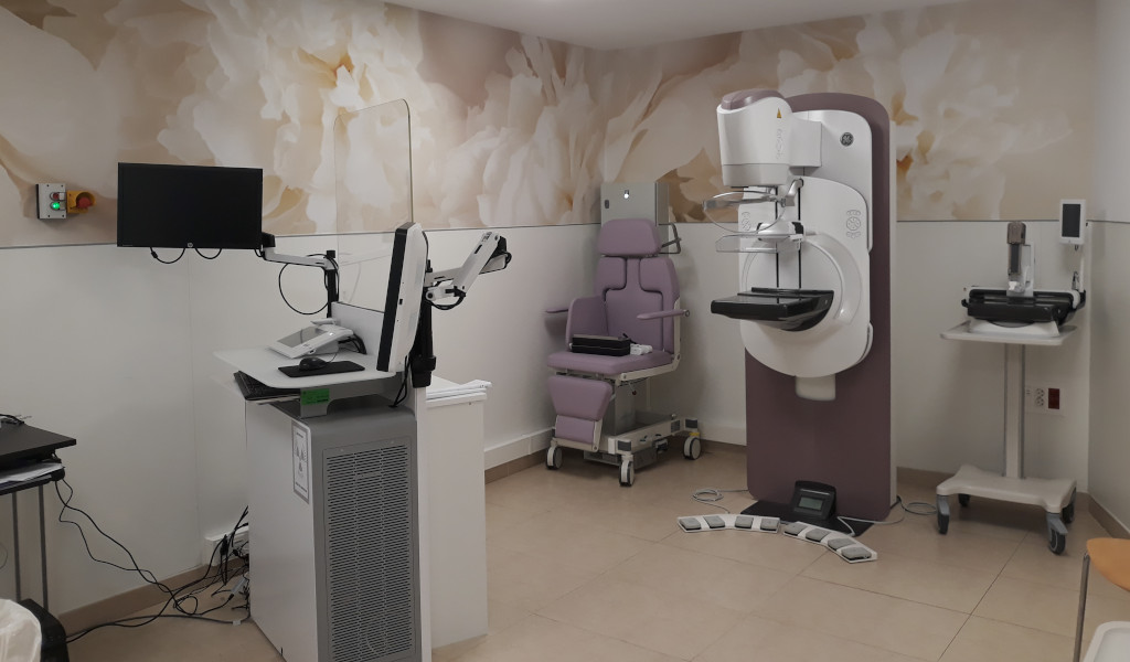 Attrezzatura per mammografie in una clinica a Tenerife.