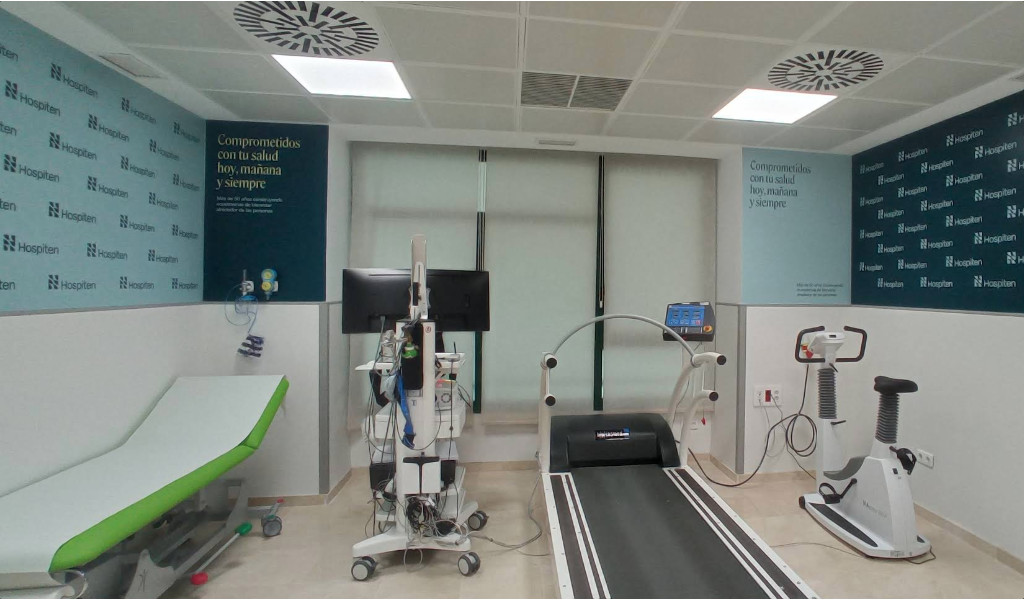 attrezzature mediche nei reparti ospedalieri di Tenerife; testo: Impegnato per la tua salute oggi, domani e per sempre.