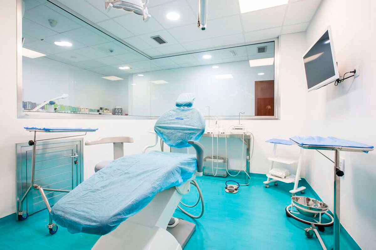 Sedia dentistica in una clinica sanitaria a Tenerife.