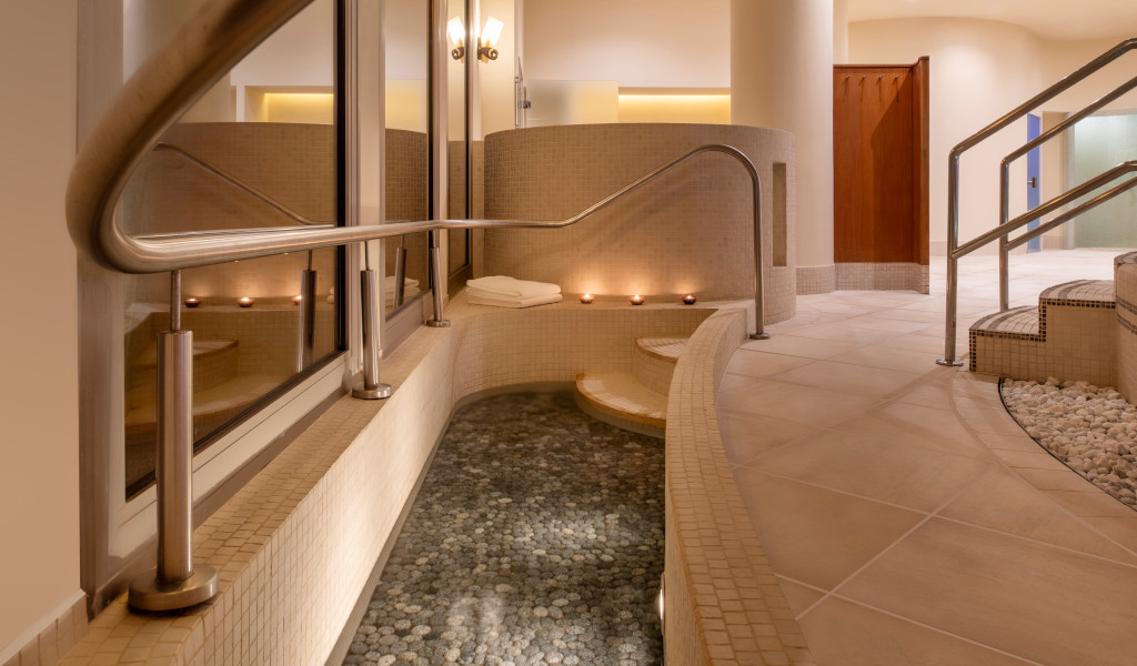 Corridoio con idromassaggio nella spa di Tenerife.
