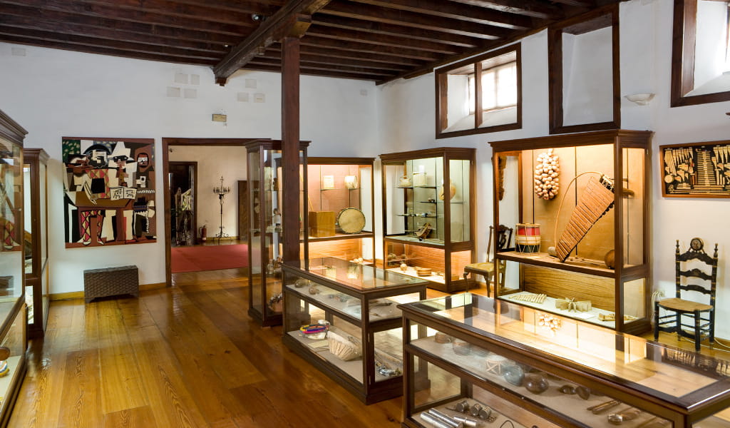 Mostra di antichi strumenti musicali nel museo di Tenerife.