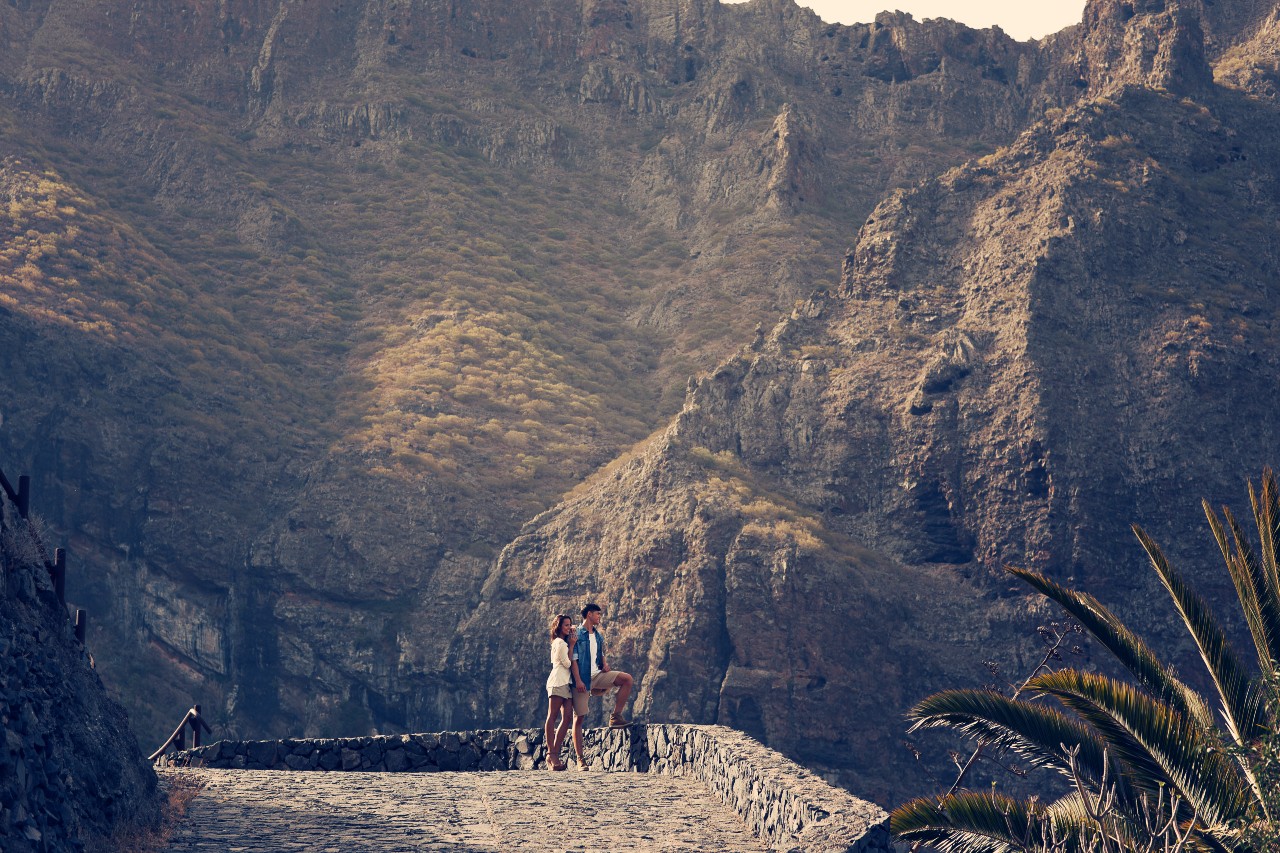 Un paio di persone al punto di vista dei Giganti a Tenerife.