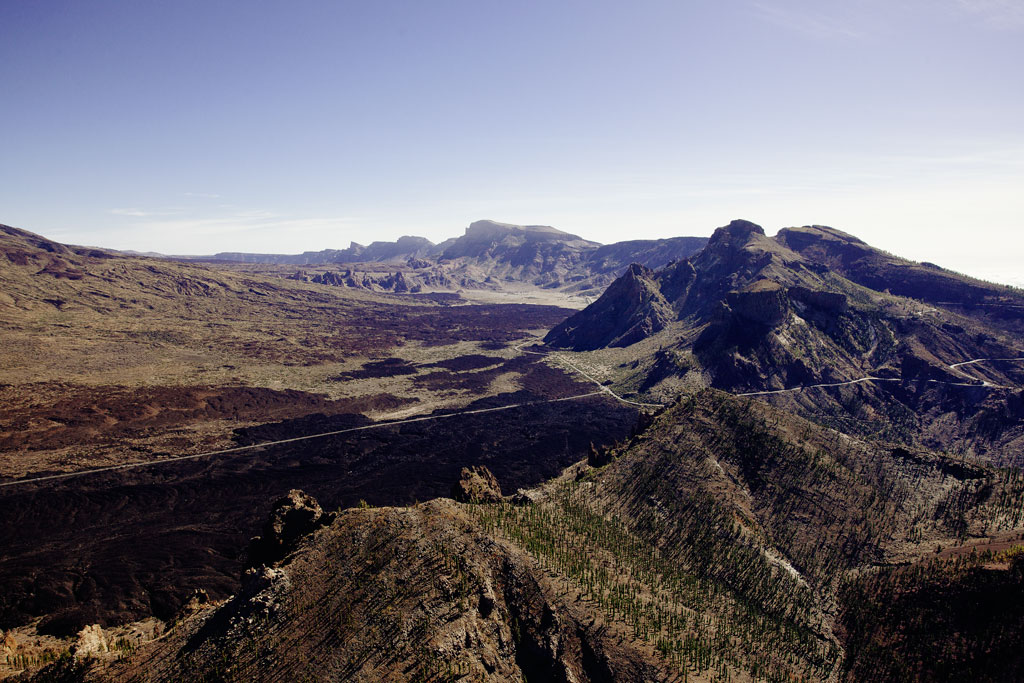 Vista panoramica del paesaggio montuoso del Parco Nazionale del Teide a Tenerife.