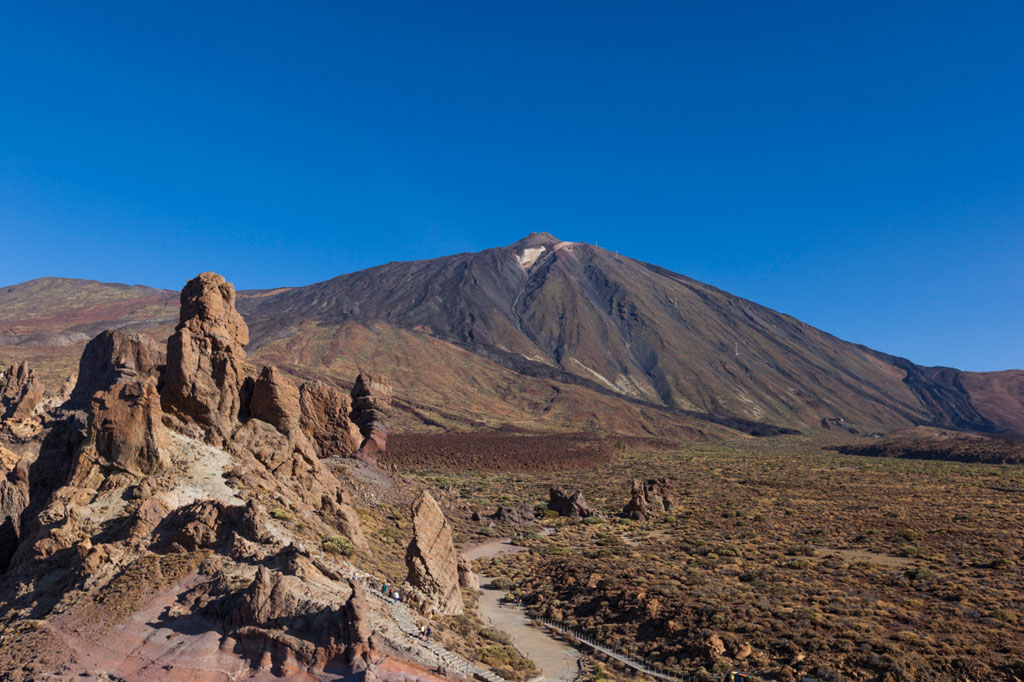 Roques de García e Monte Teide in una giornata limpida a Tenerife.